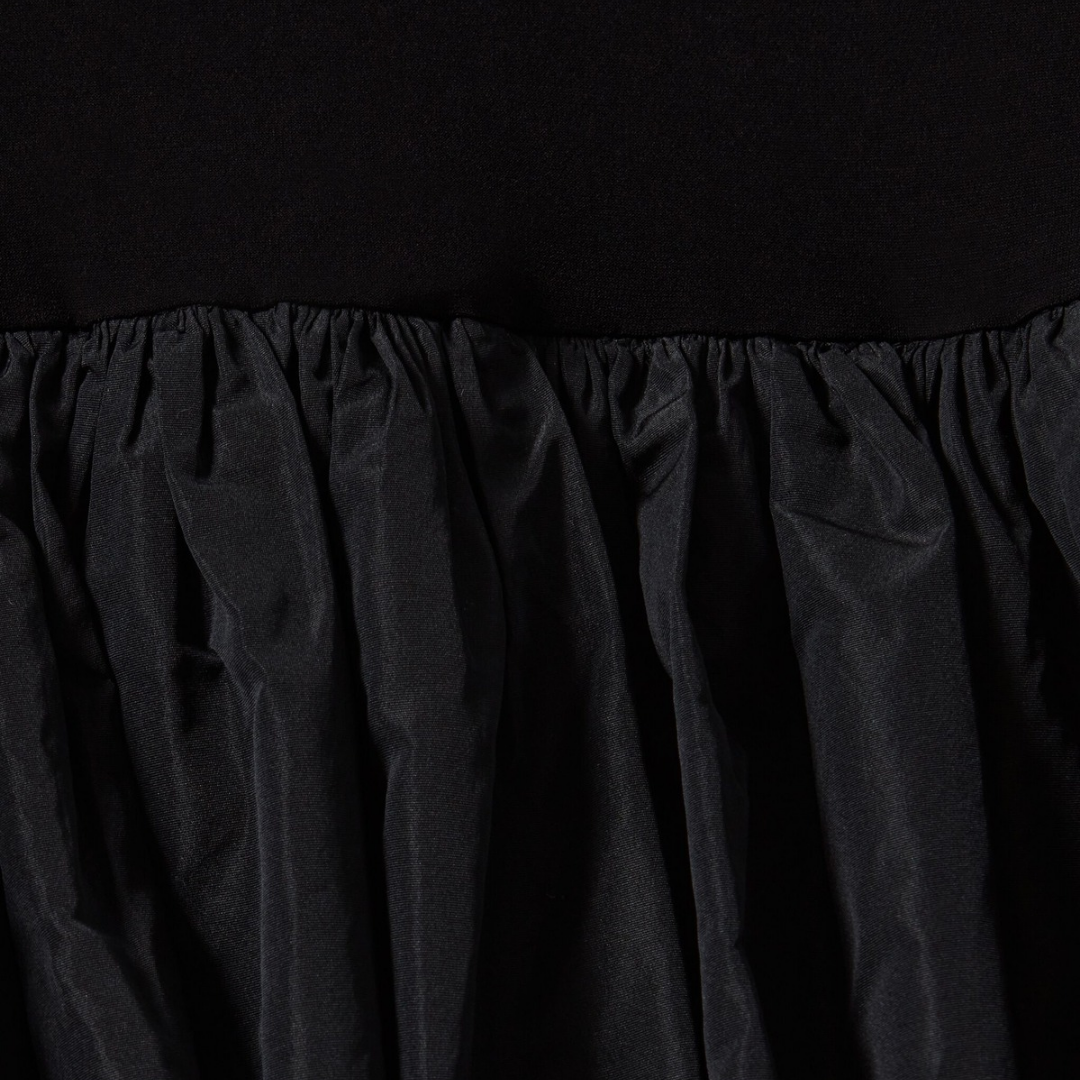 Schwarzes Kleid mit Voluminösem Ballonrock