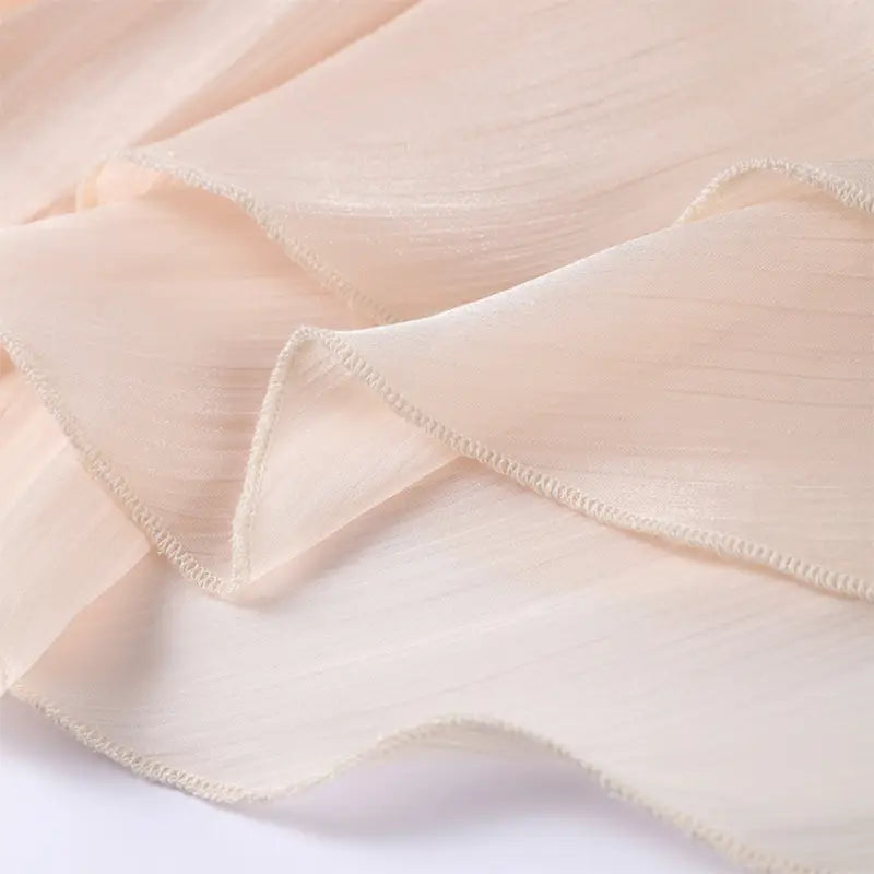 ElegantCharm – Exklusives Kleid mit taillierter Passform & fließendem Stoff