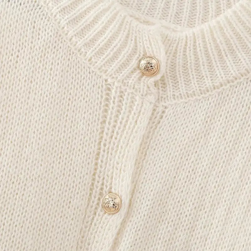 Cardigan mit goldenen Knöpfen